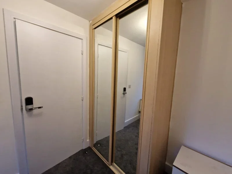 Room Wraysbury Drive in Greater London