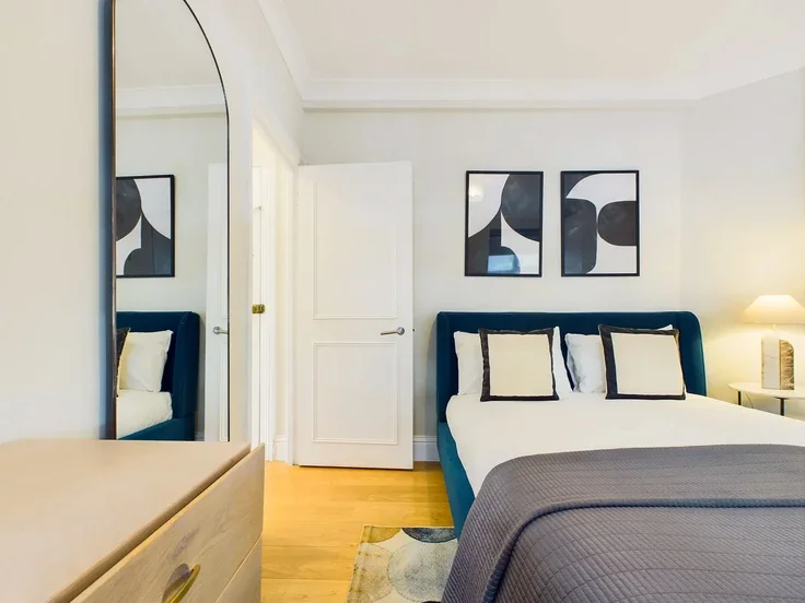 Flat Endell Street in Greater London
