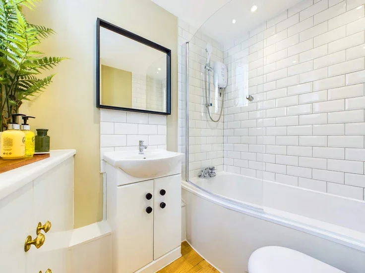 Flat Endell Street in Greater London