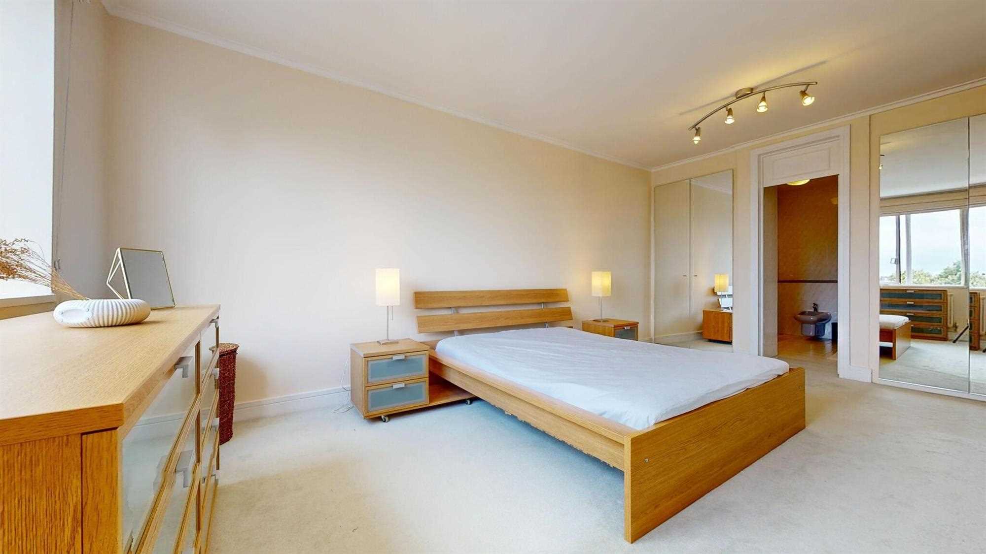 Flat Wellington Place in City of Westminster