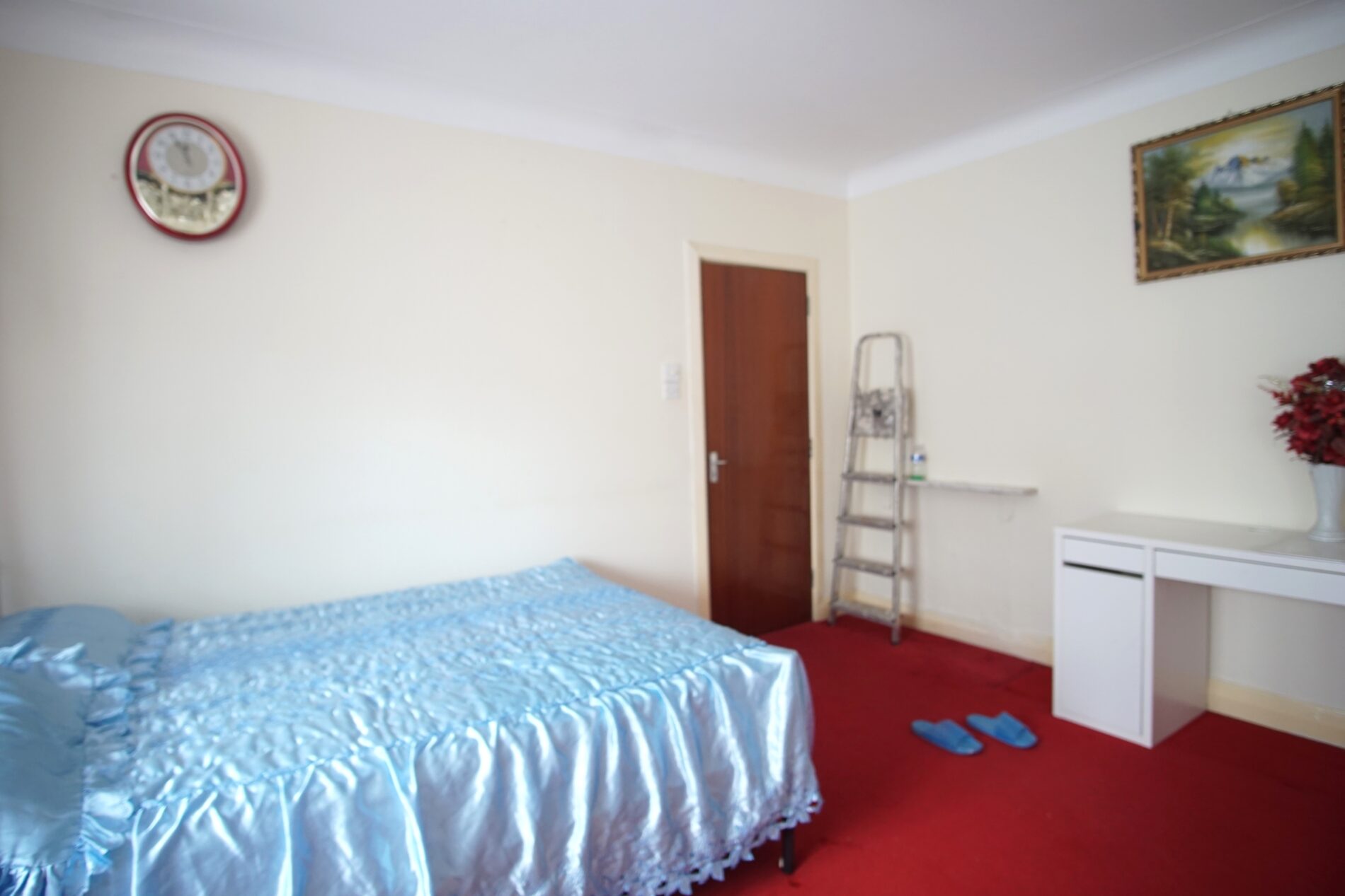 Flat Ravenscroft Avenue in Greater London
