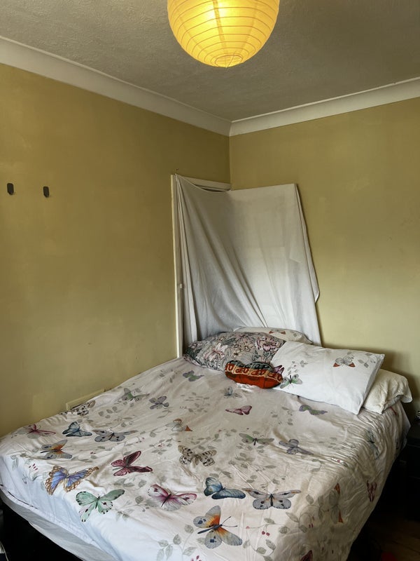 Room Sceptre Road in Greater London