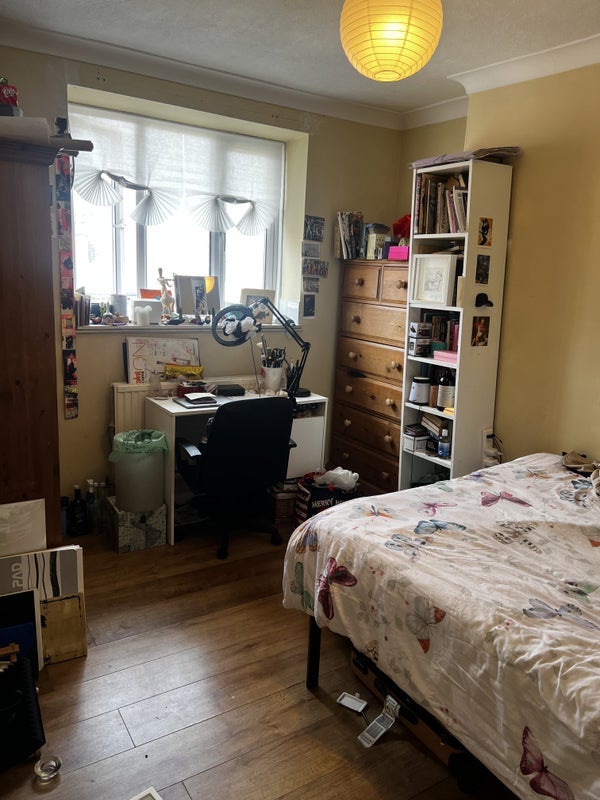Room Sceptre Road in Greater London