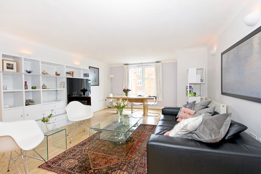 Flat Keswick Road in Greater London