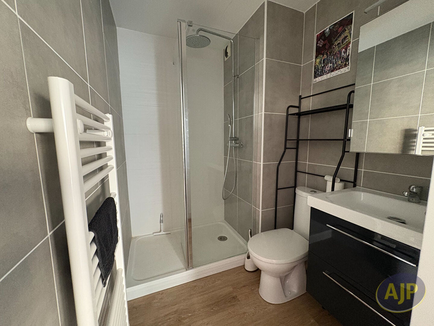 Flat Route de la Fontbrune in Cours-de-Pile