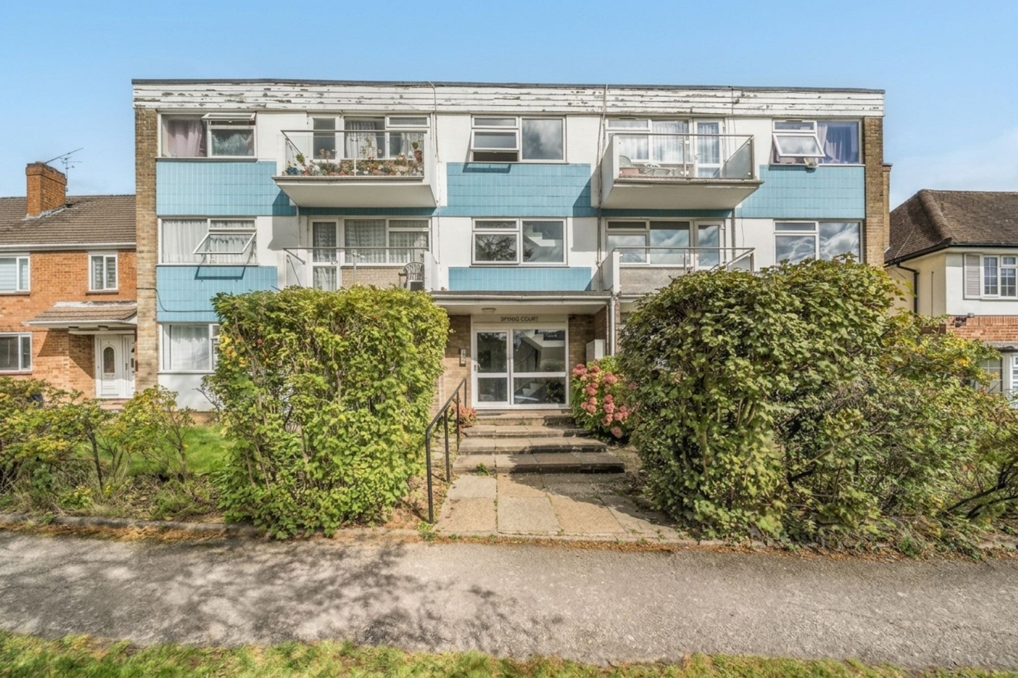 Flat Stonegrove in Greater London