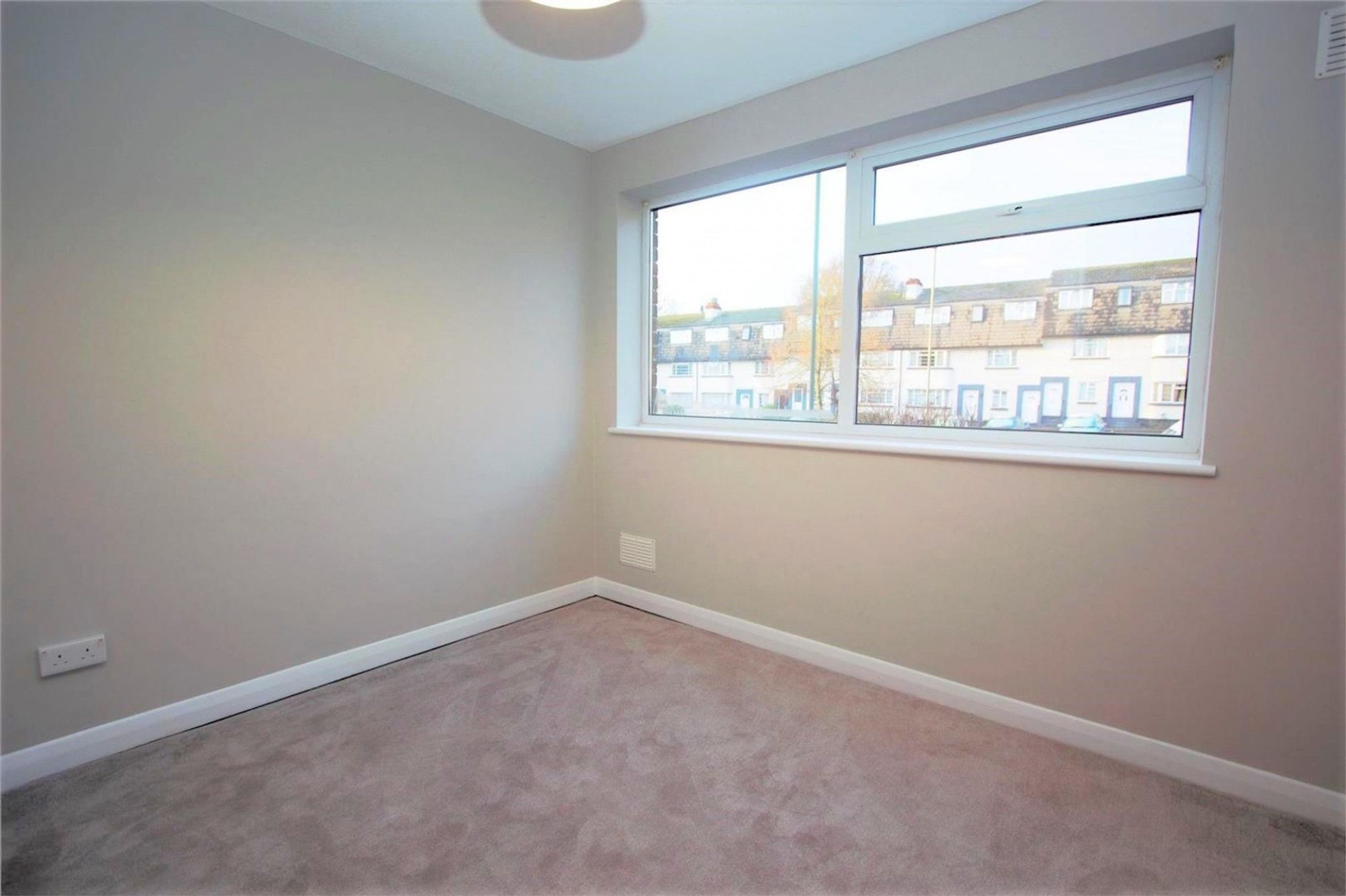 Flat Stonegrove in Greater London