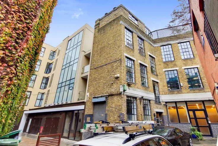 Flat Vine Yard in Greater London