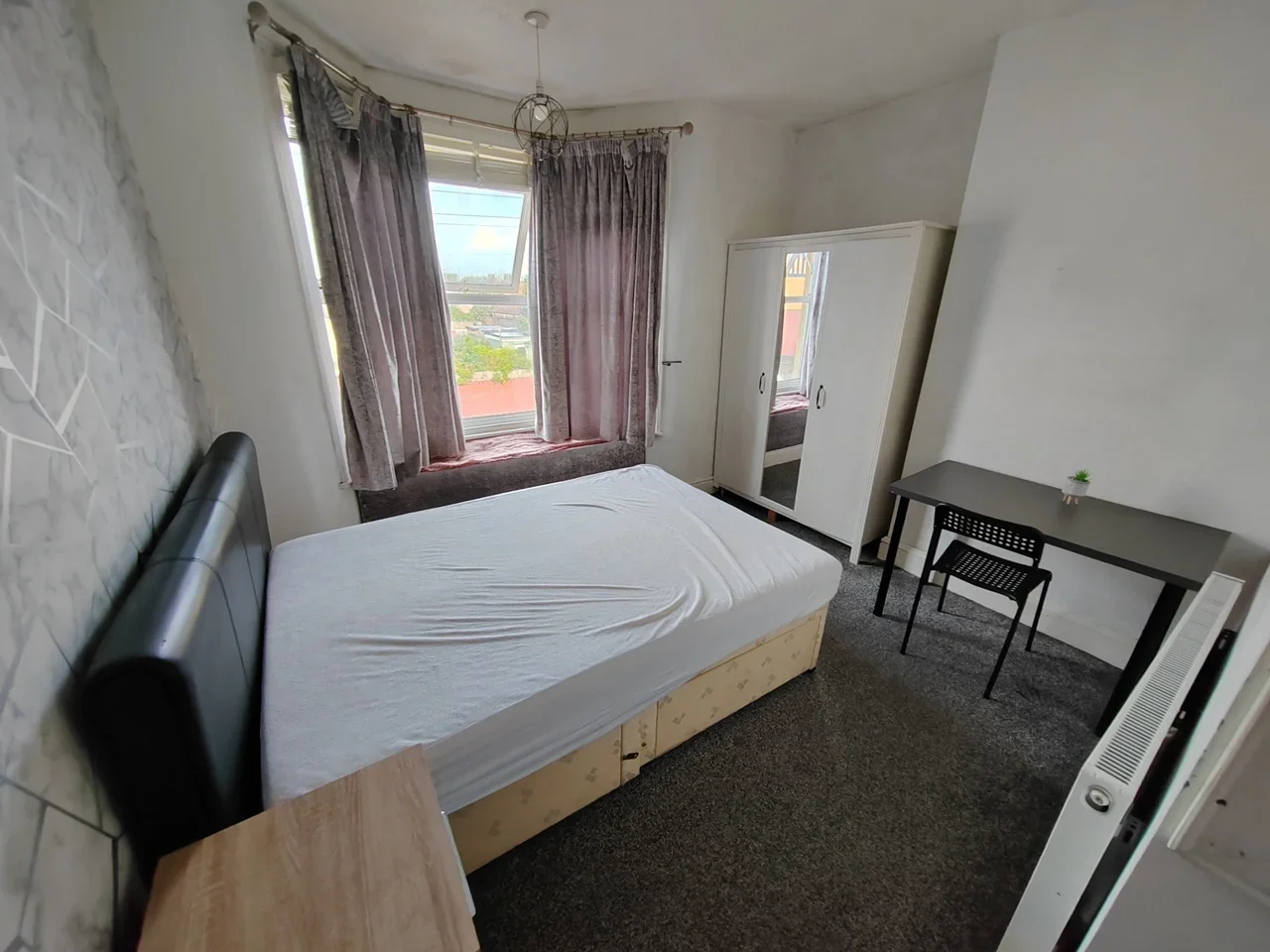 Room Cook Street in Bristol