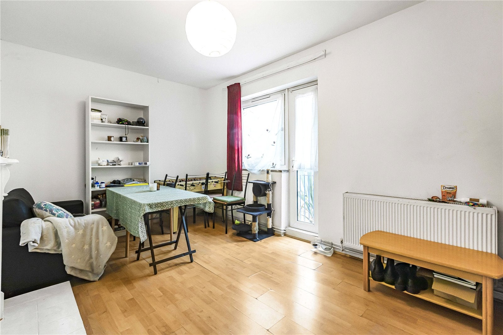 Flat Burge Street in Greater London