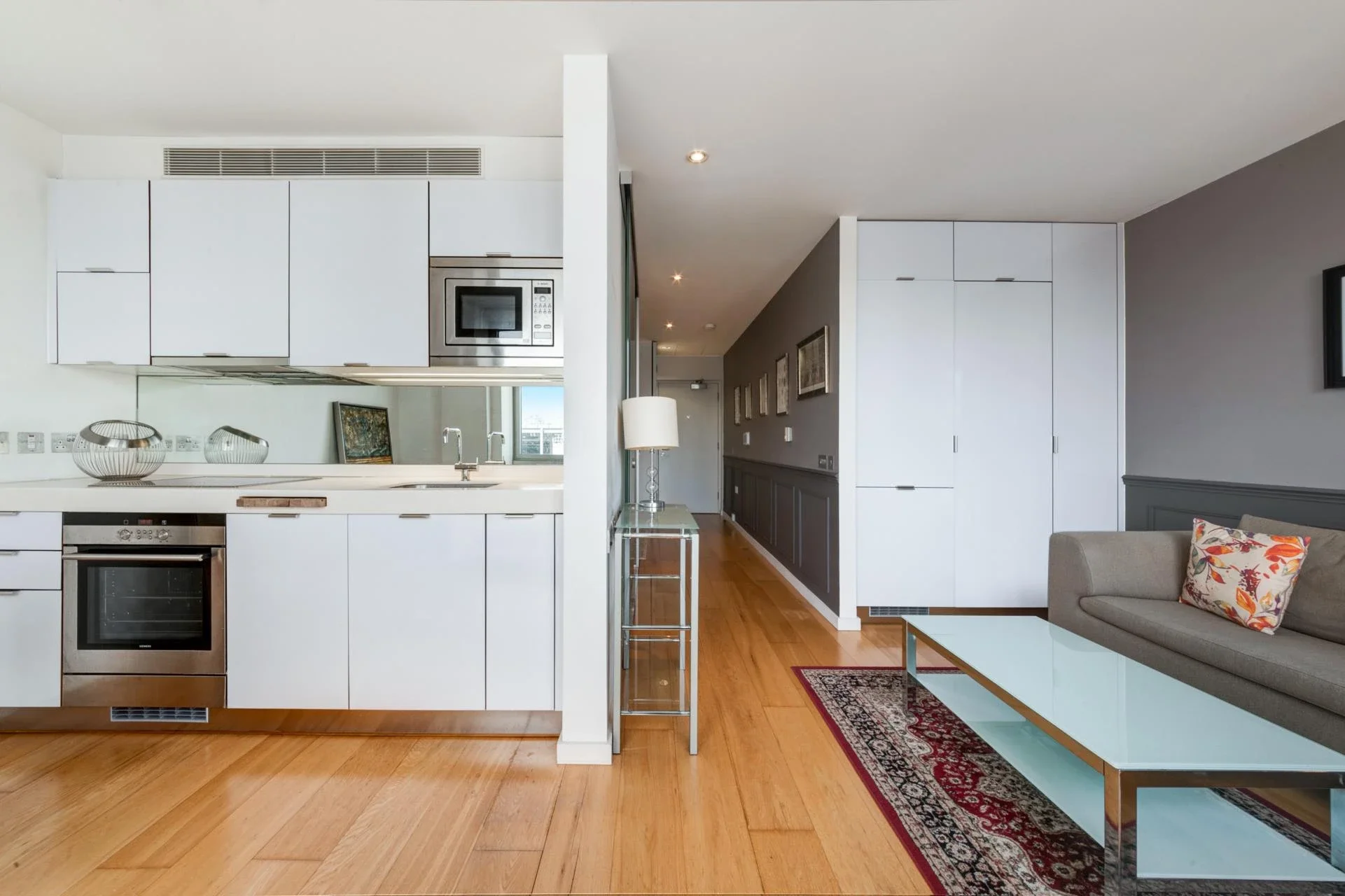 Flat Fairmont Avenue in Greater London