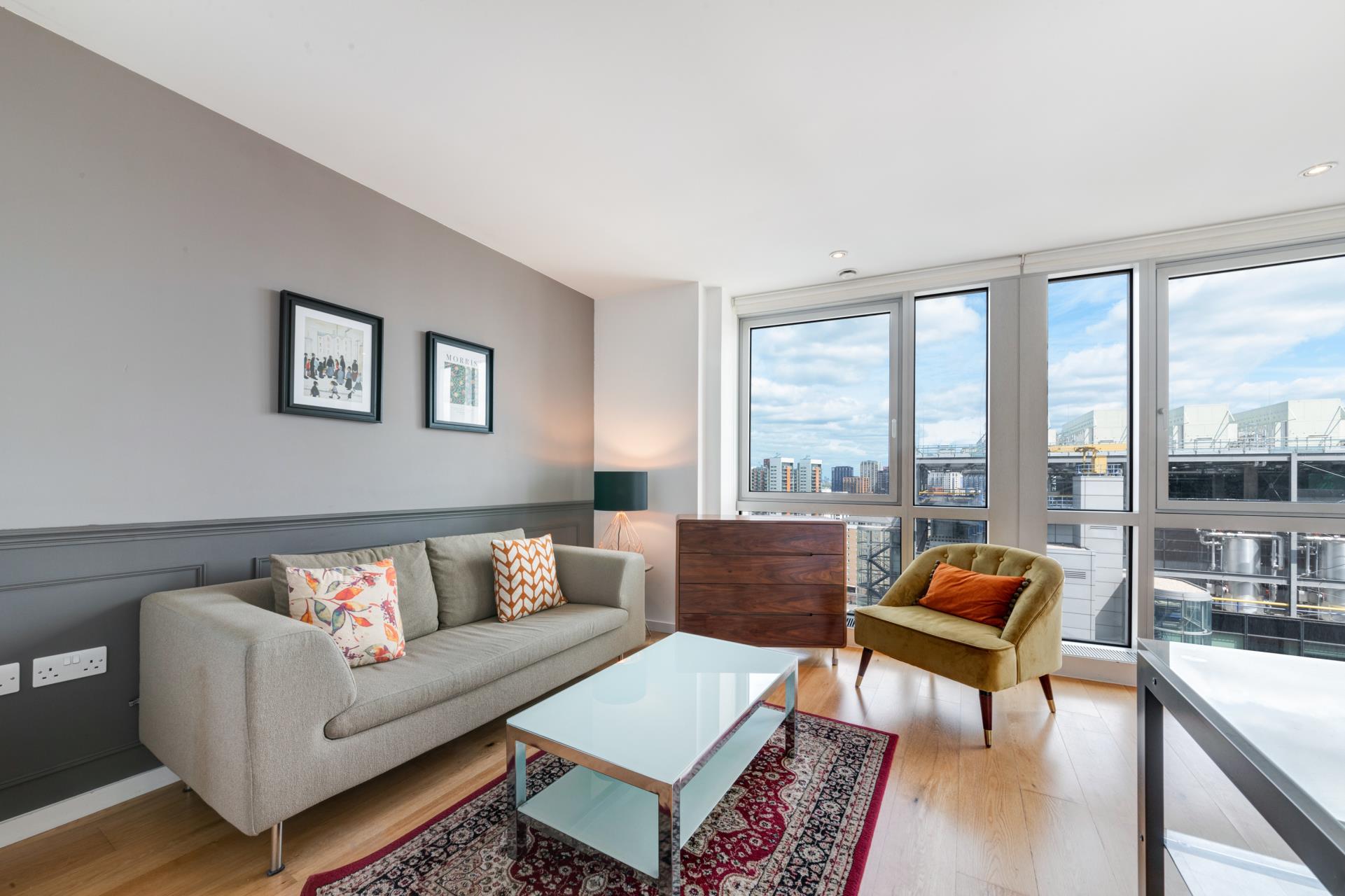 Flat Fairmont Avenue in Greater London