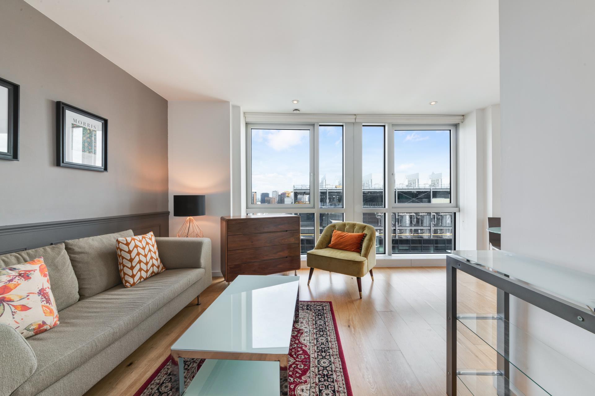 Flat Fairmont Avenue in Greater London