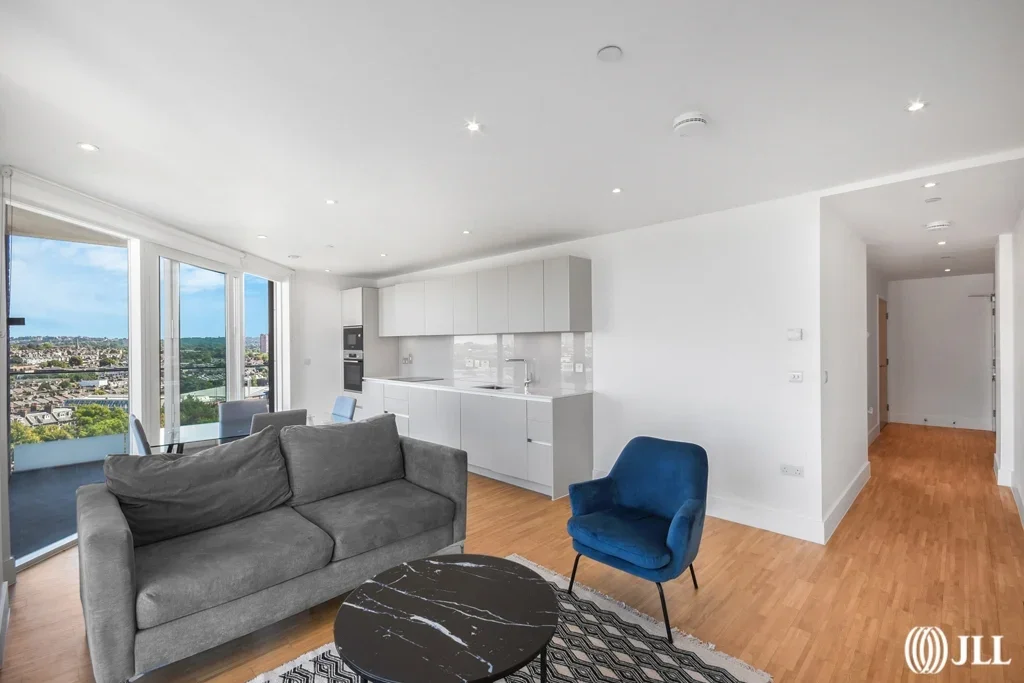 Flat Brixton Hill in Greater London