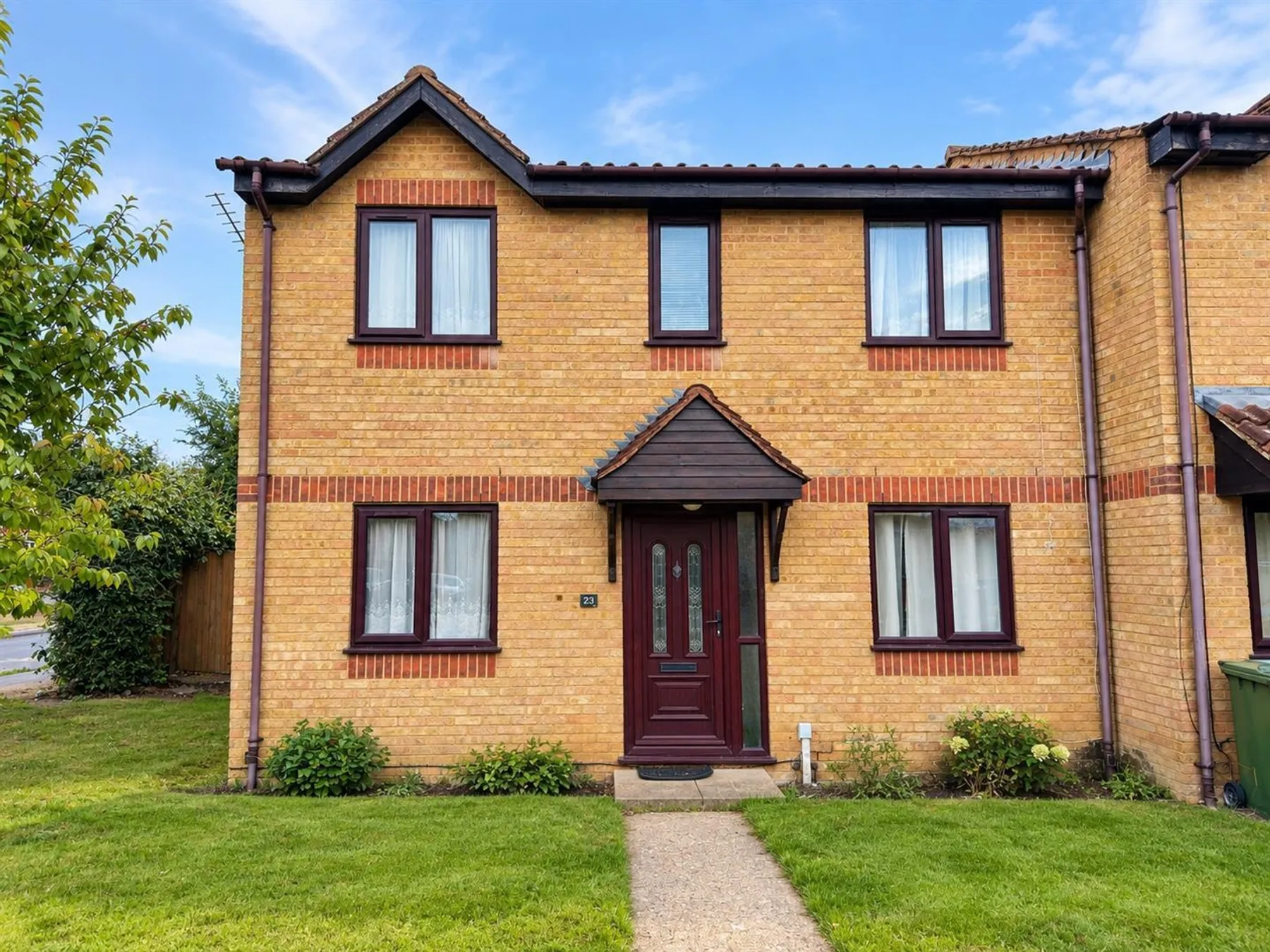 House Lowestoft Drive in Slough
