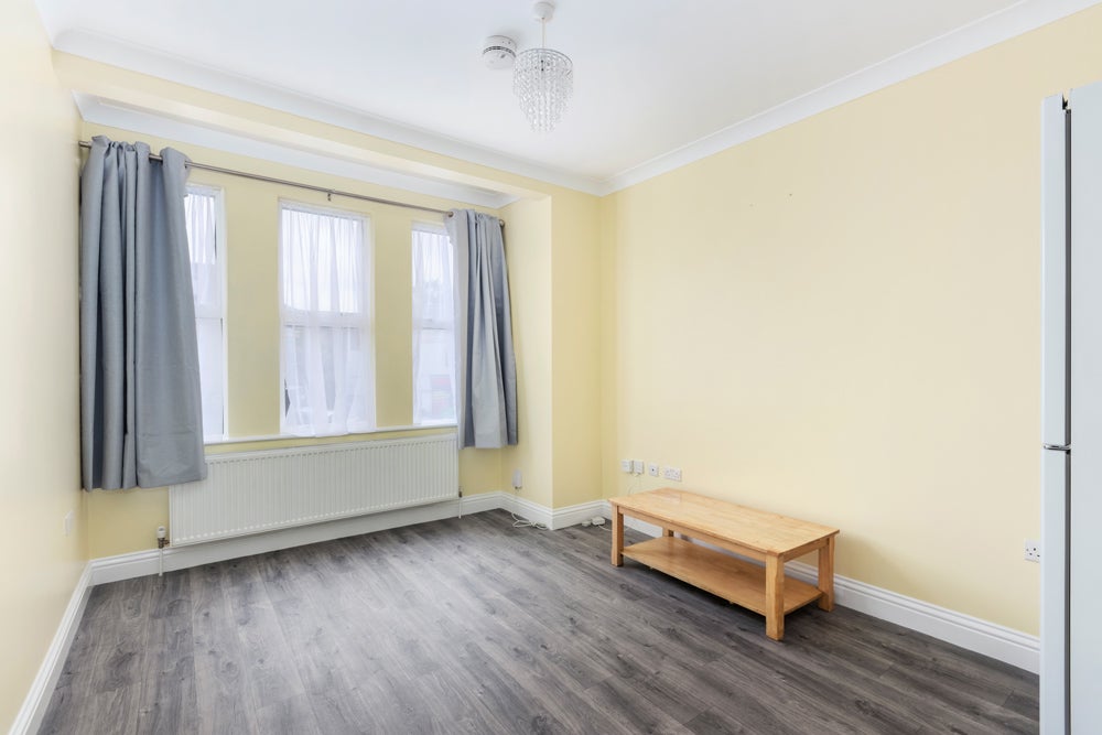 Flat Durnsford Road in Greater London
