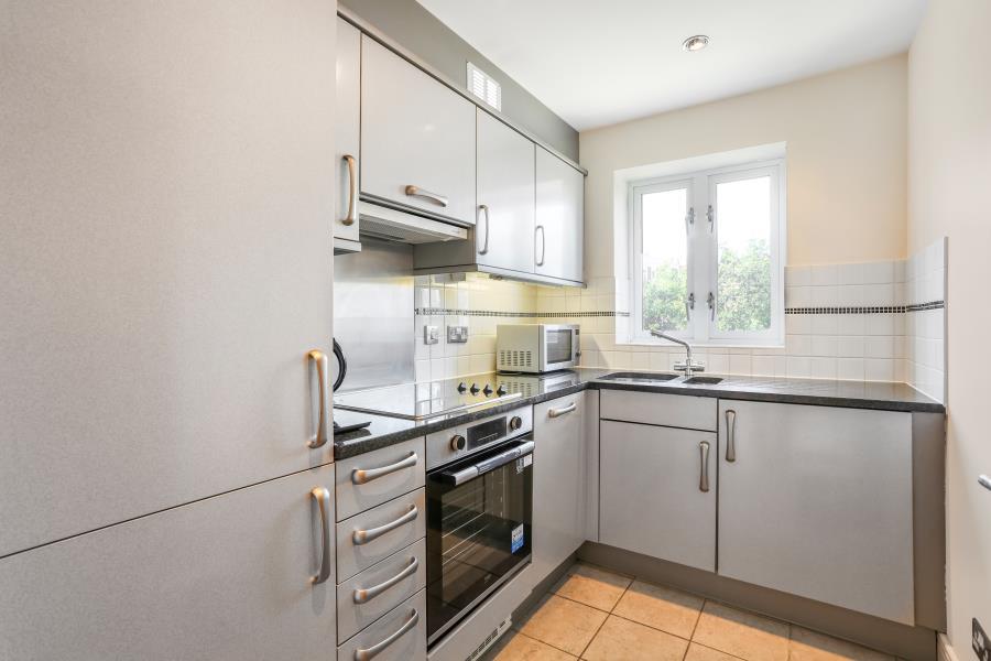Flat Kensington High Street in Greater London