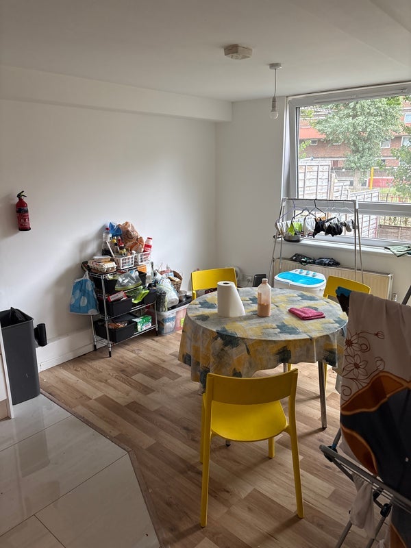 Room Millender Walk in Greater London