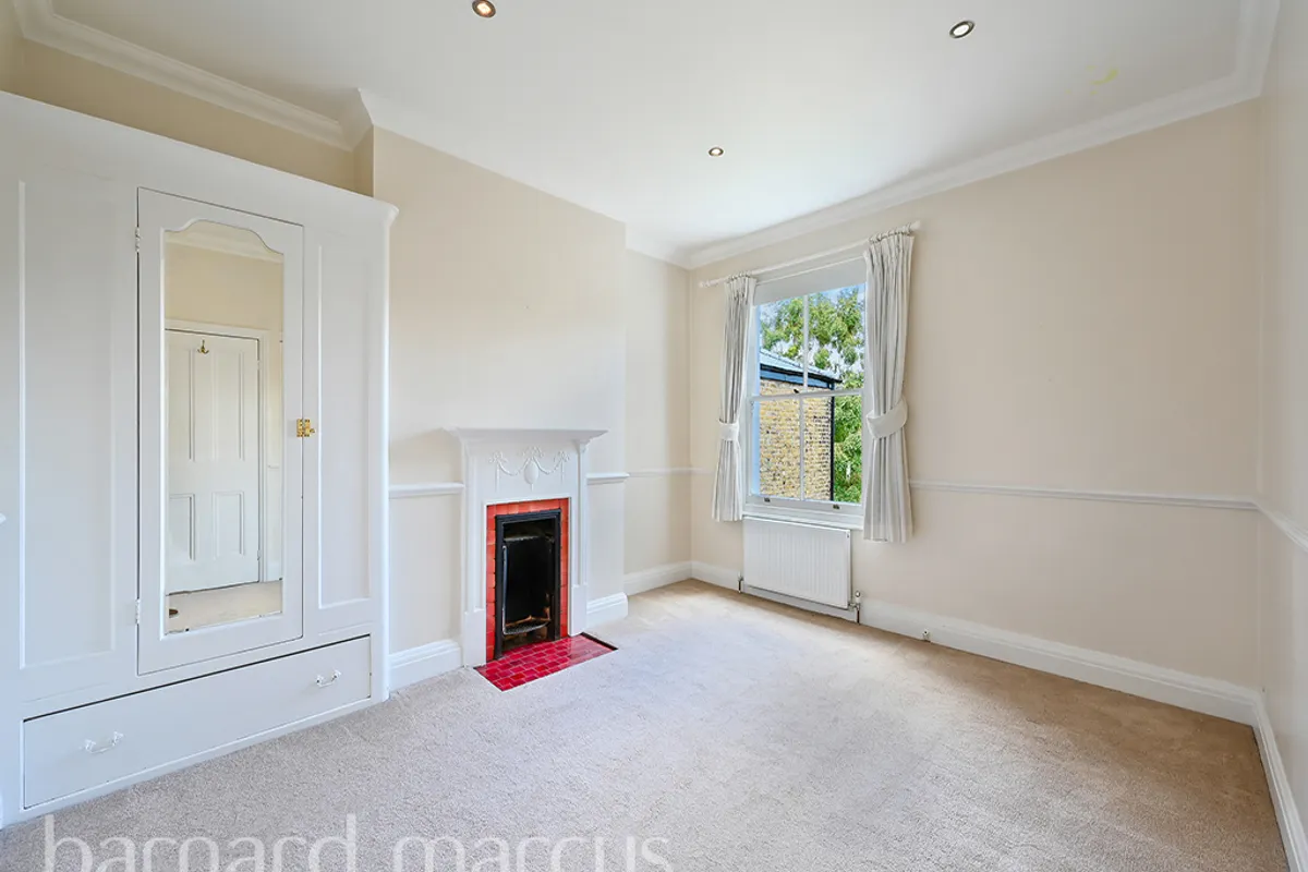 House Hadley Gardens in Greater London