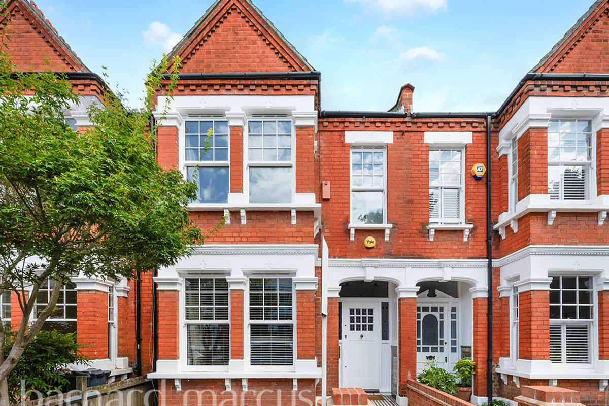 House Hadley Gardens in Greater London