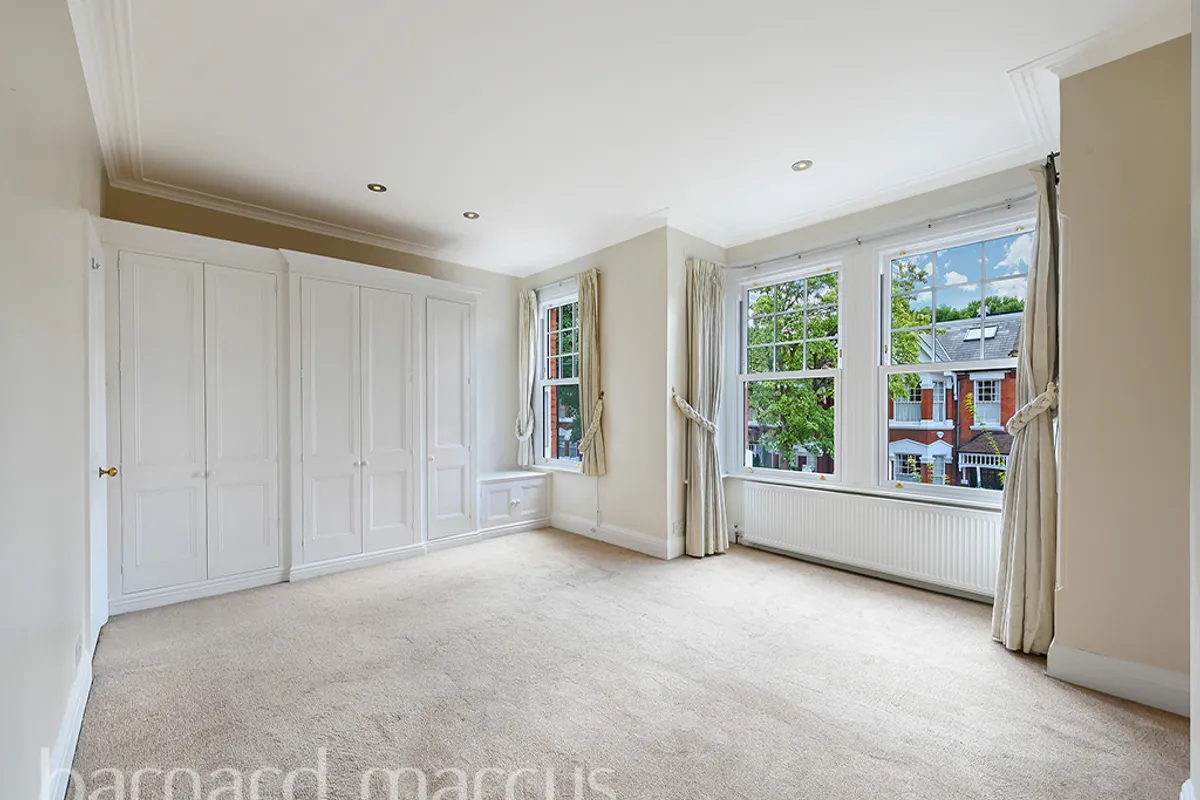House Hadley Gardens in Greater London
