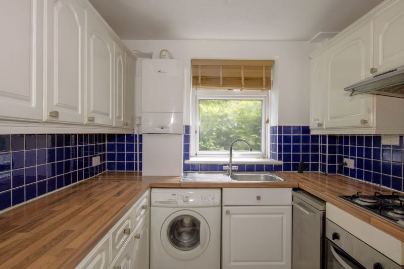 Flat Duppas Hill Road in Greater London