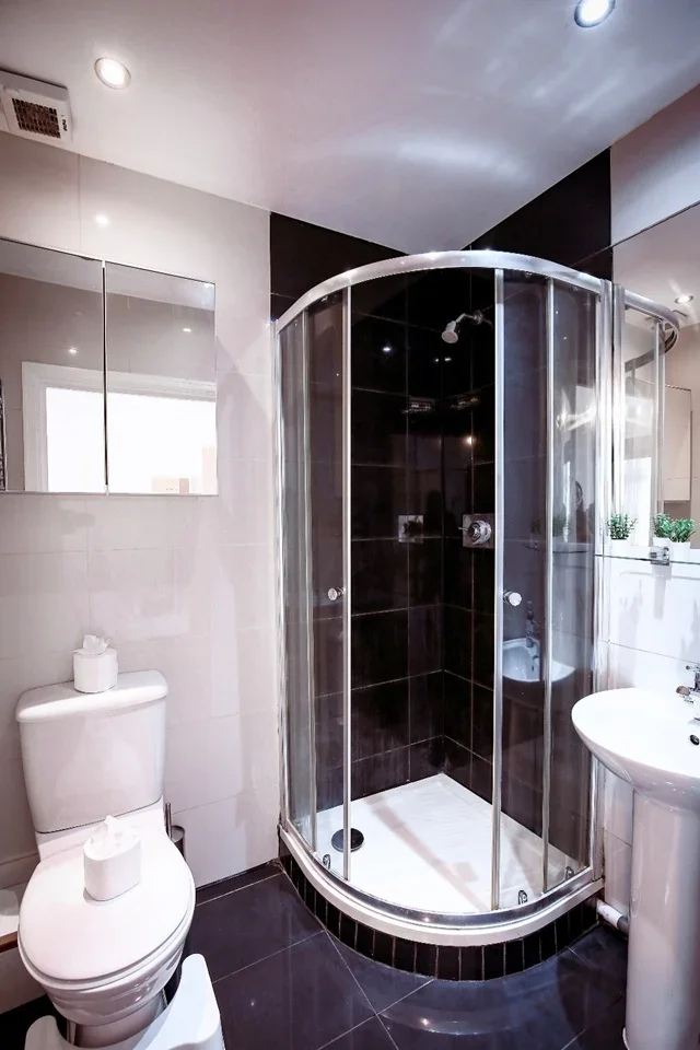 Room Manbey Park Road in Greater London
