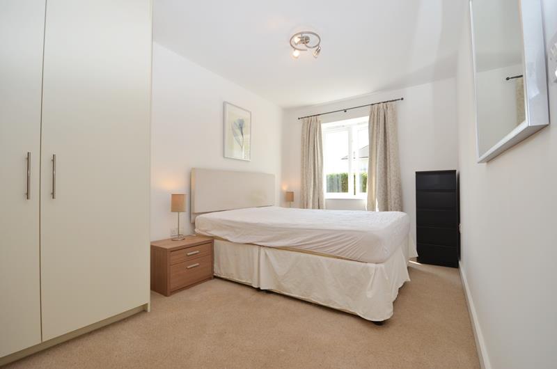 Flat Park Lodge Avenue in Greater London