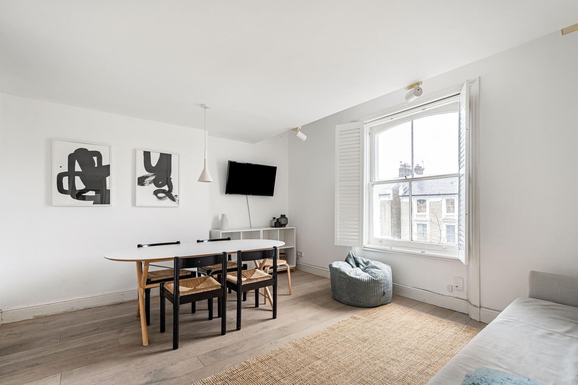 Flat Oxford Gardens in Greater London