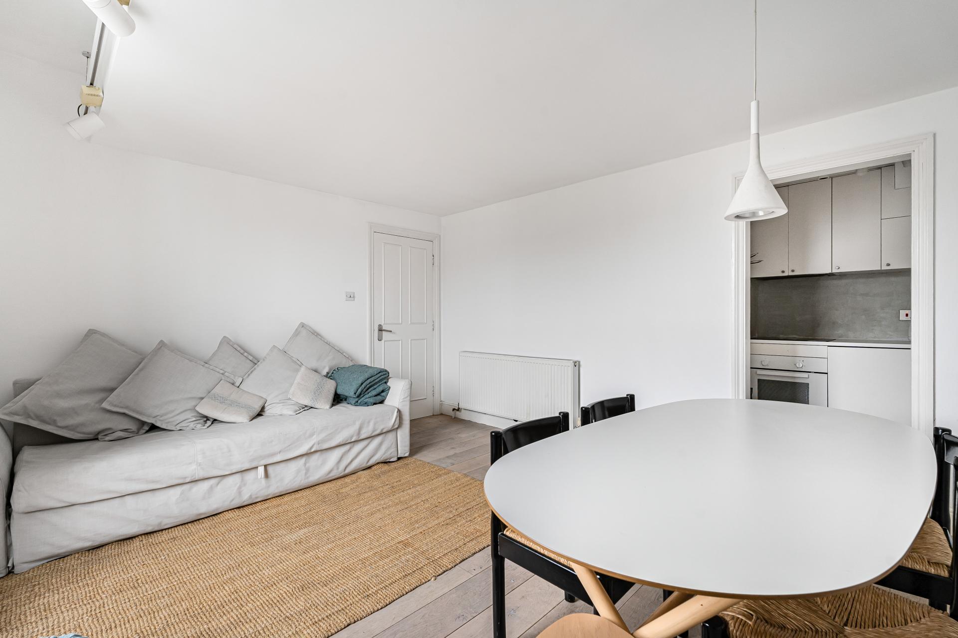 Flat Oxford Gardens in Greater London