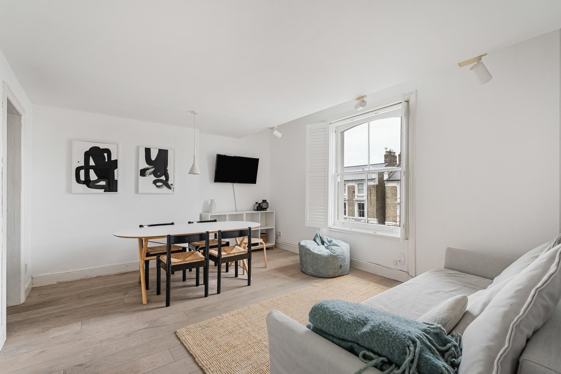 Flat Oxford Gardens in Greater London