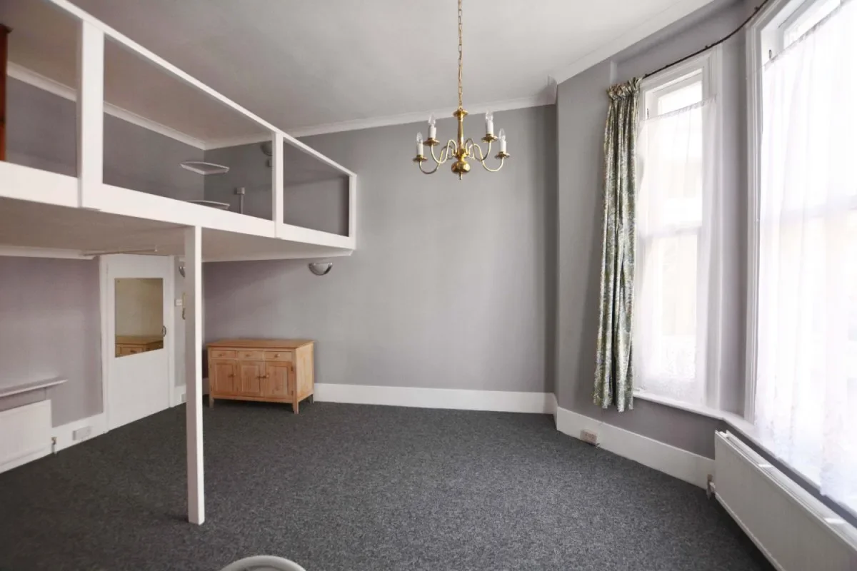 Flat Compayne Gardens in Greater London