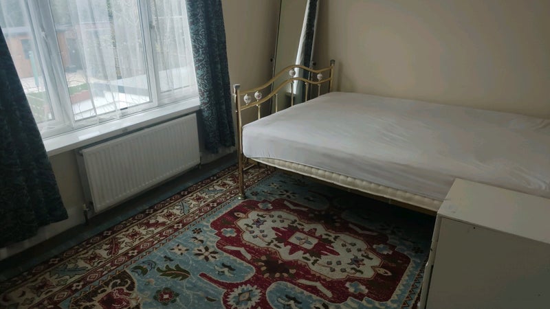 Room Elmstead Avenue in Greater London