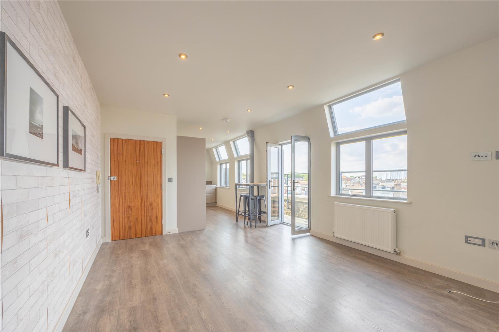 Flat Royal Mews in Southend-on-Sea
