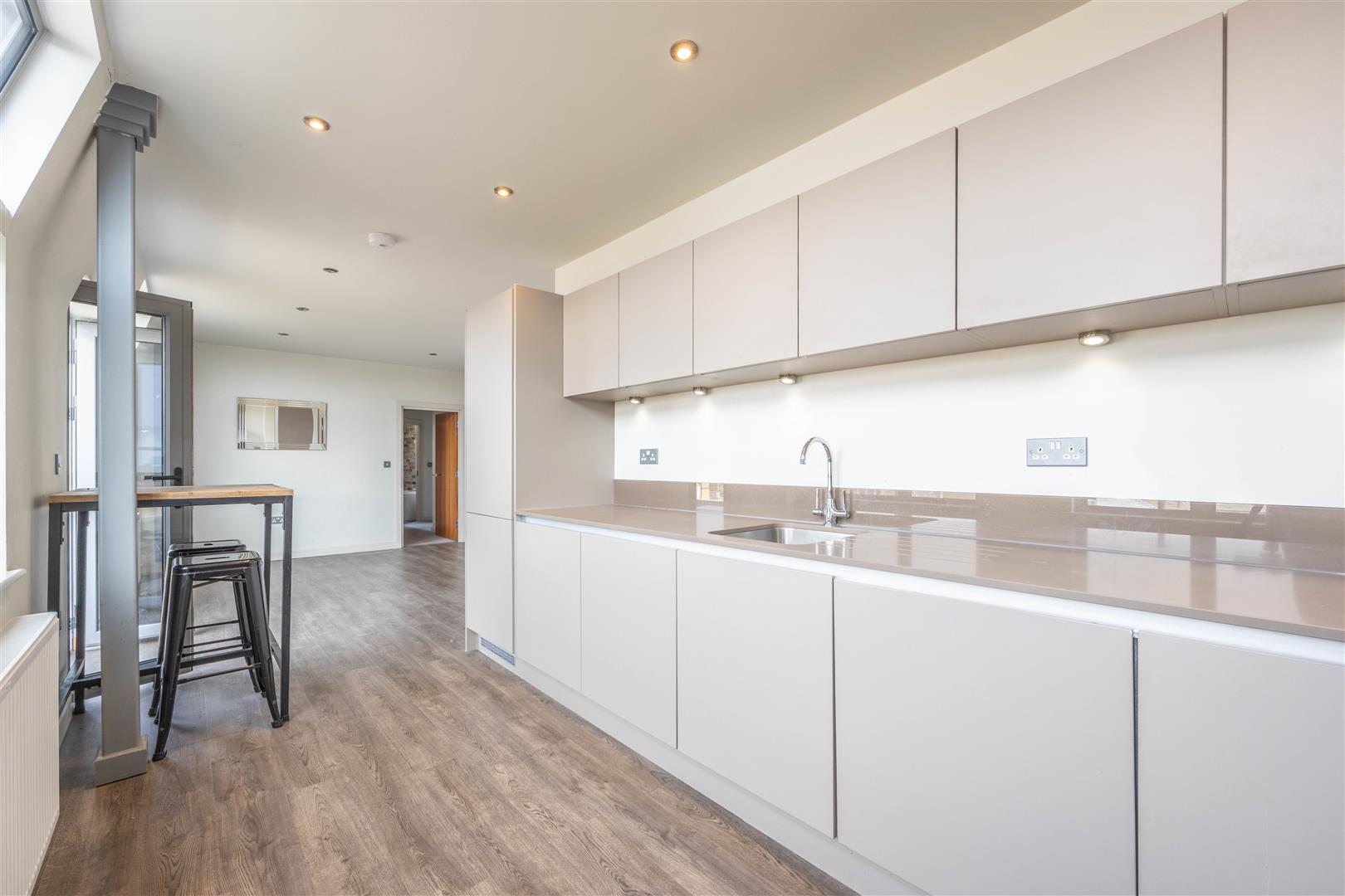 Flat Royal Mews in Southend-on-Sea