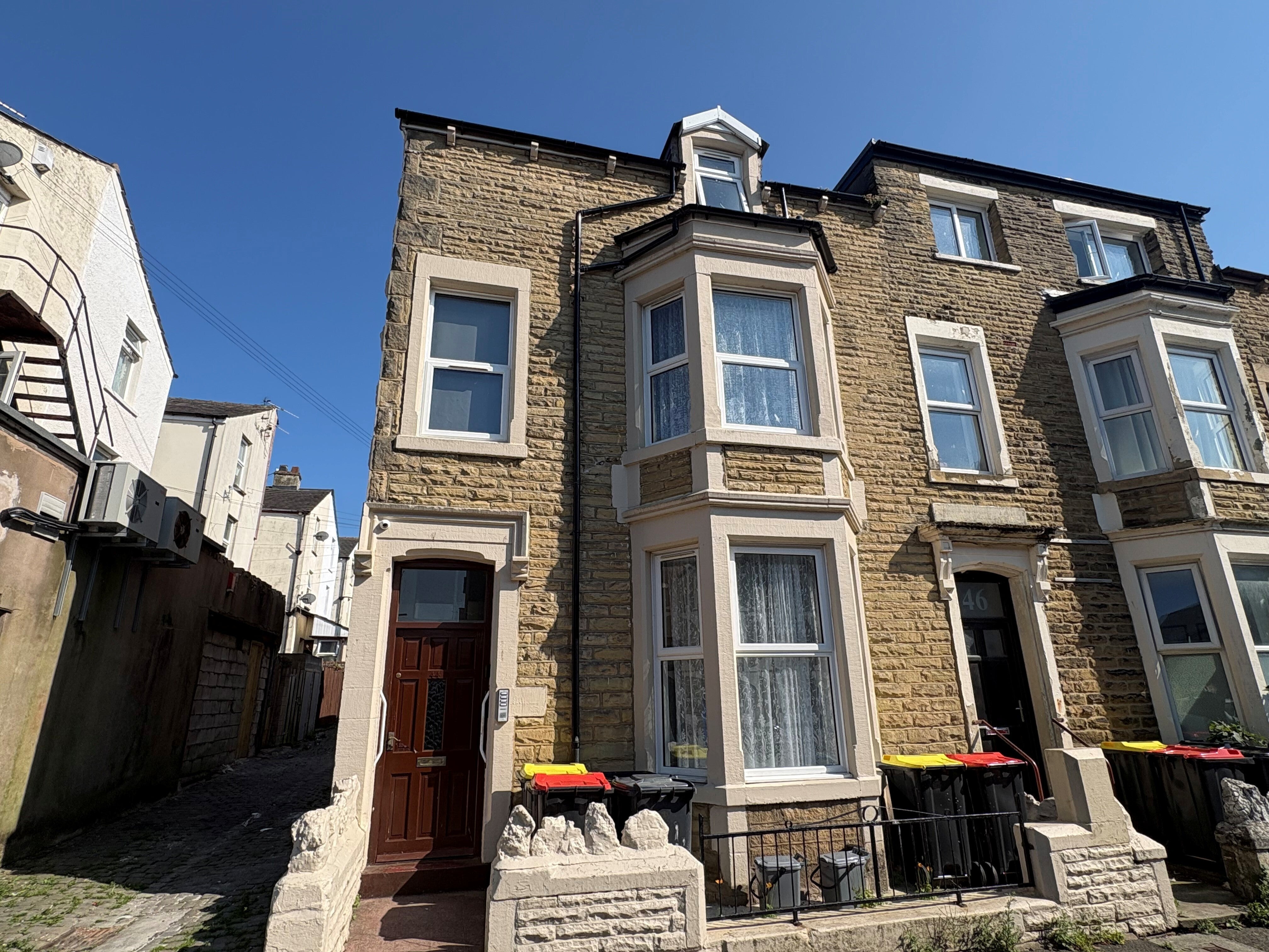 Flat Clarendon Road in Lancaster