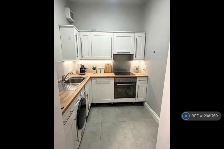 Flat Buccleuch Terrace in City of Edinburgh
