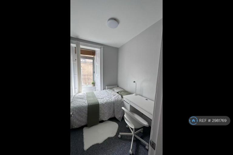 Flat Buccleuch Terrace in City of Edinburgh