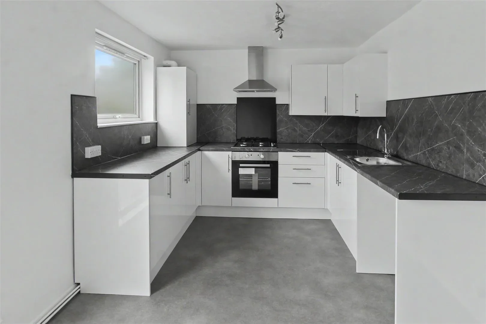 Flat Carwood Road in Nottingham