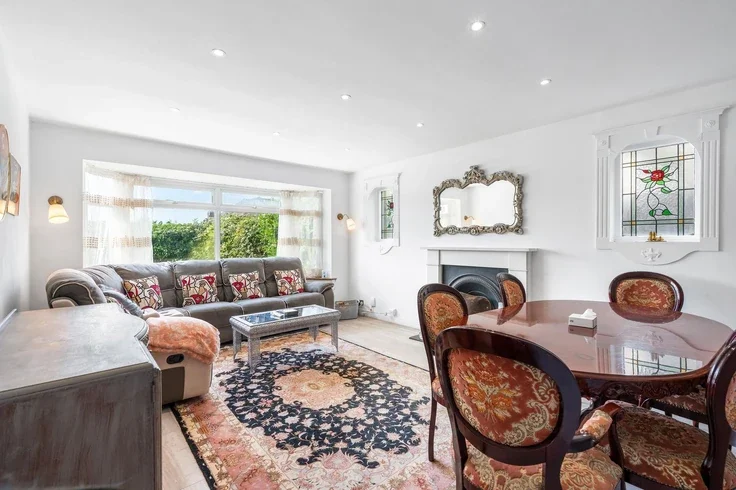 House Whitethorn Drive in Brighton