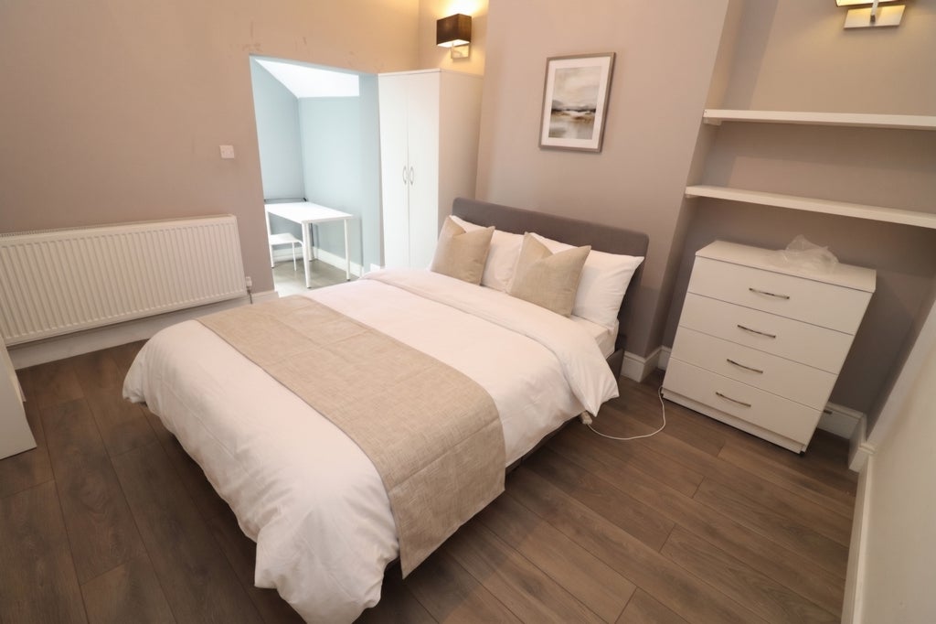 Room Globe Road in Greater London