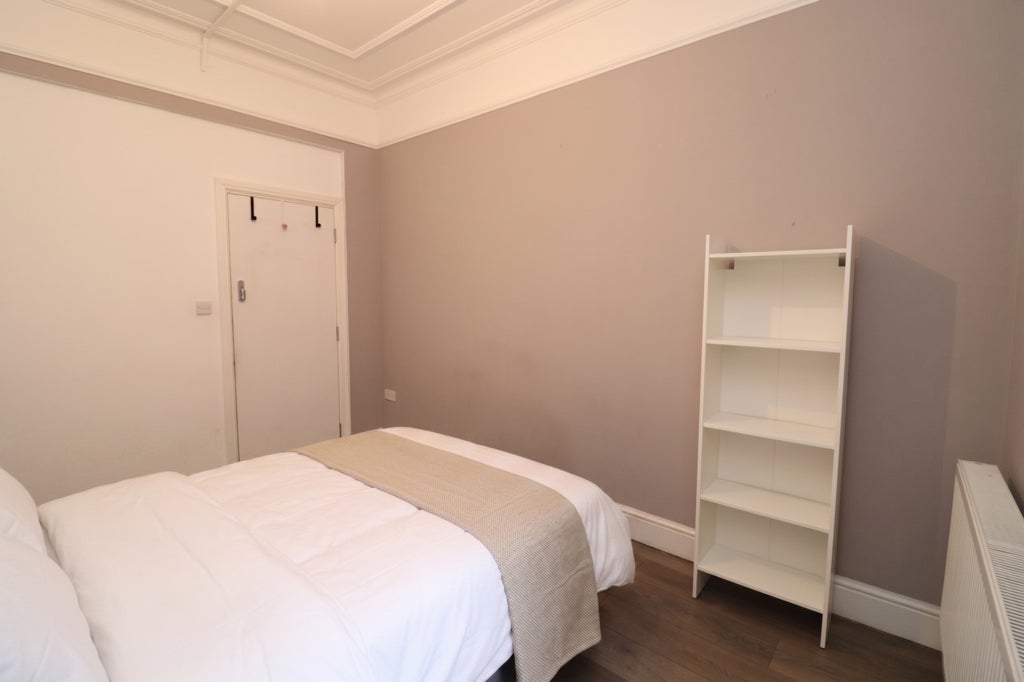 Room Globe Road in Greater London