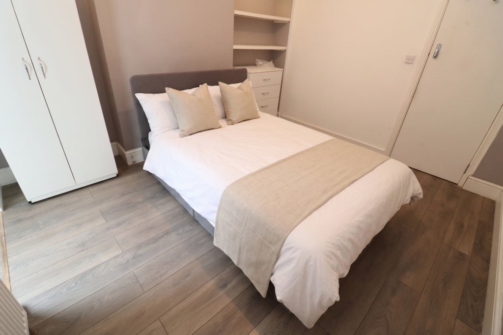 Room Globe Road in Greater London