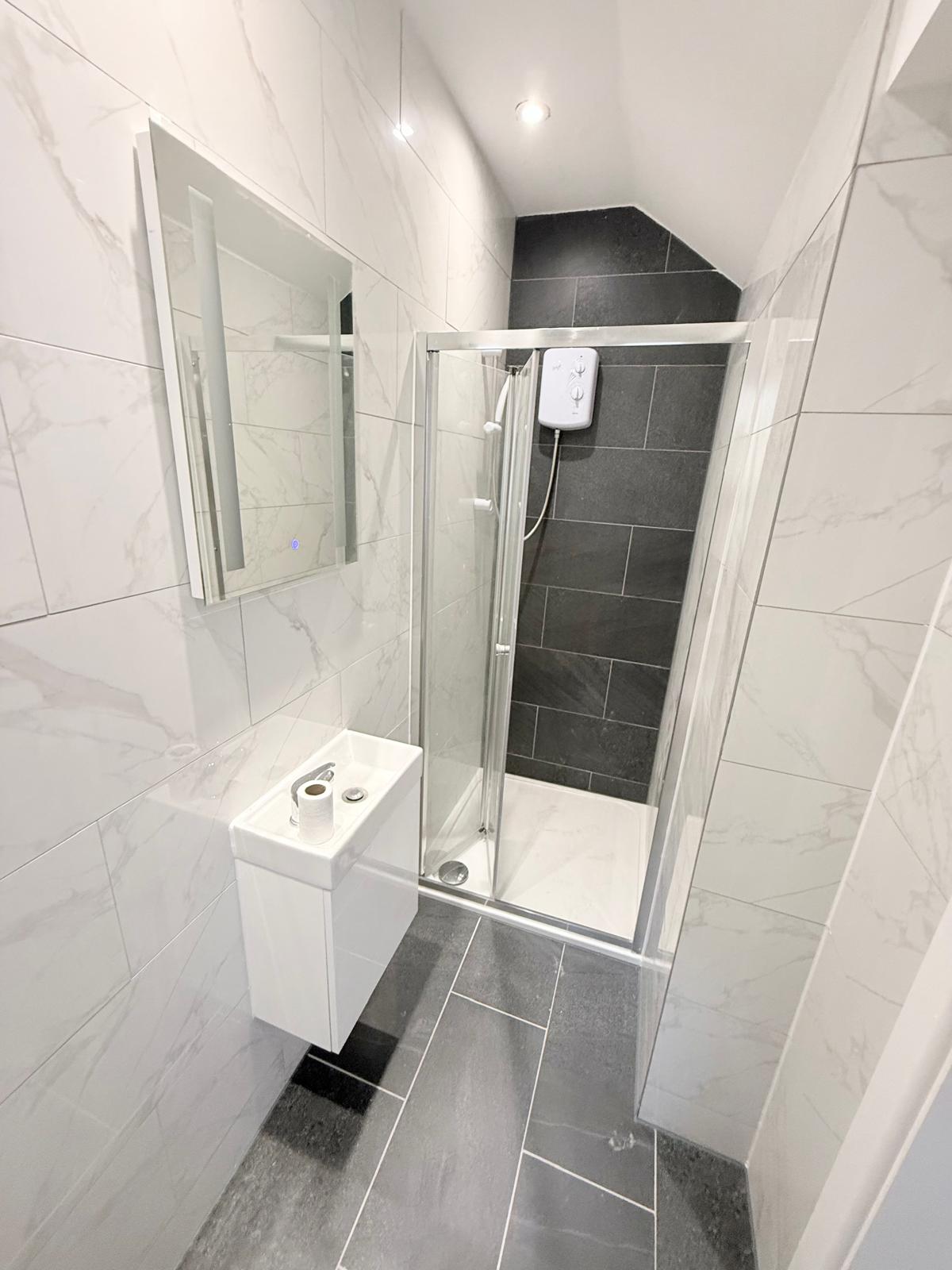 Room Upper Clapton Road in Greater London