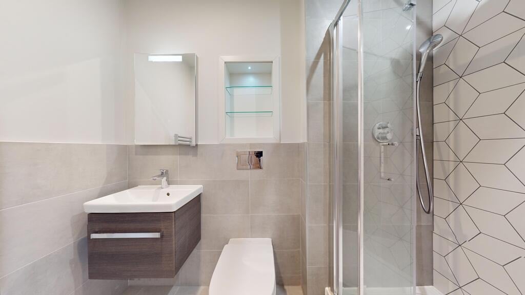 Flat Beverley Way in Greater London