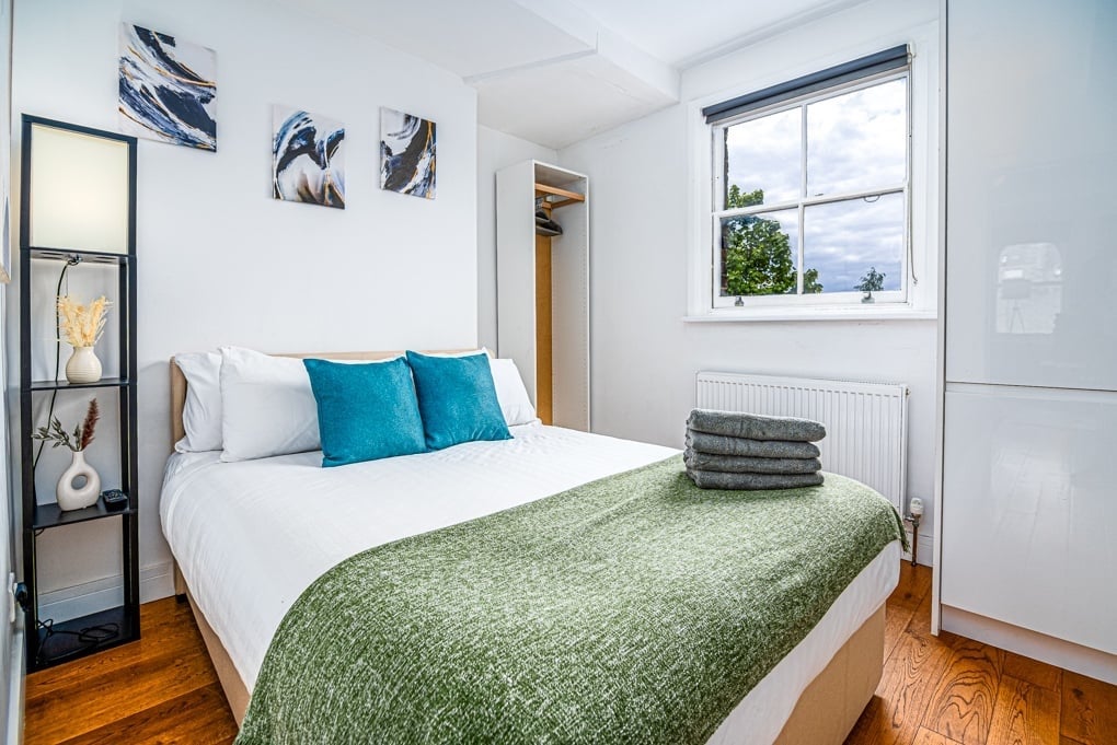 Flat Lowfield Road in Greater London