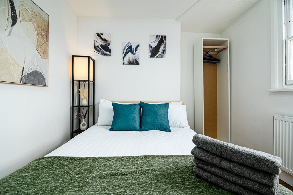 Flat Lowfield Road in Greater London