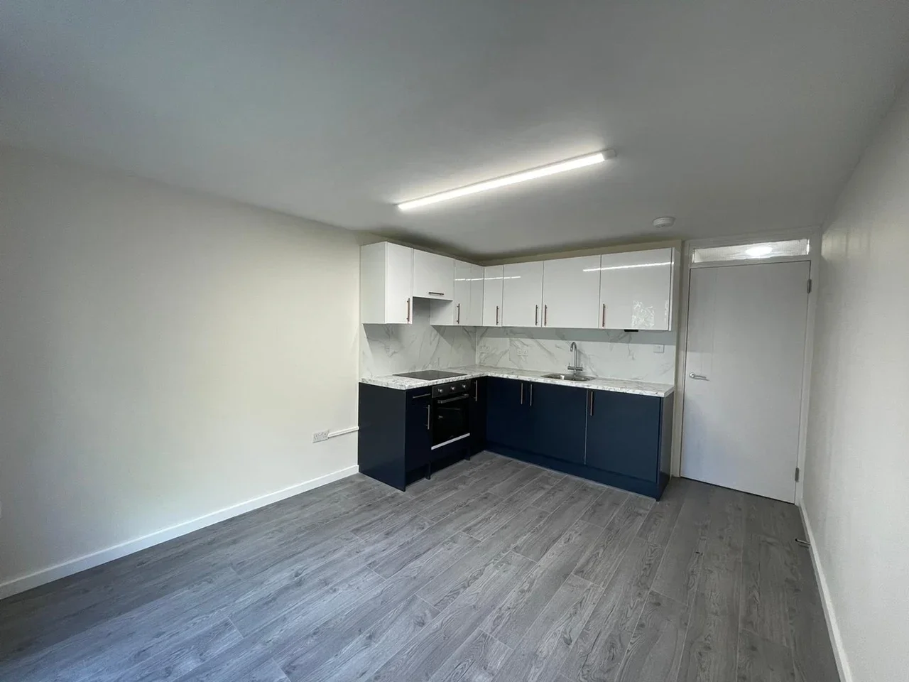 Flat Clarendon Rise in Greater London