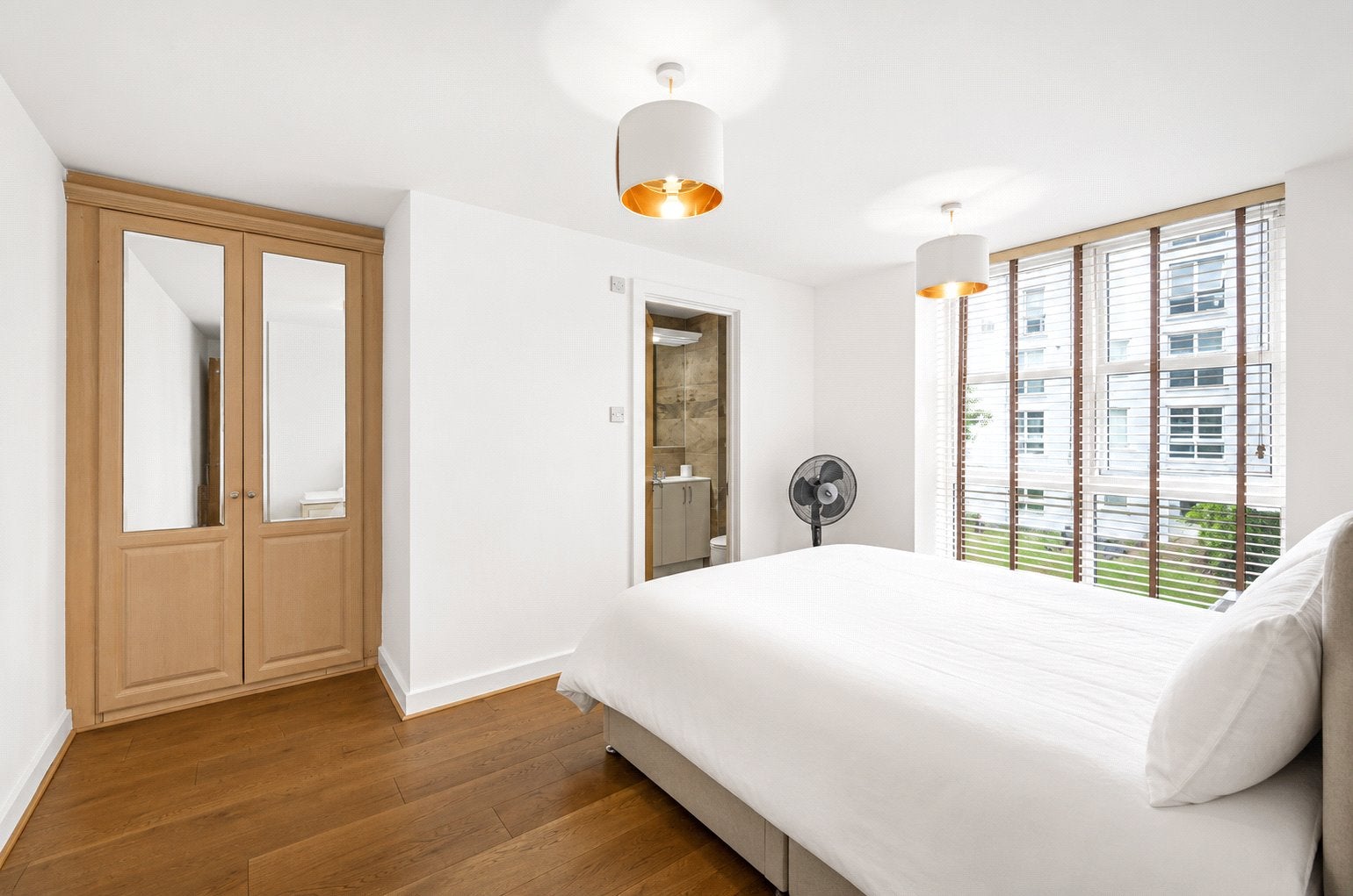 Flat Woodberry Down in Greater London