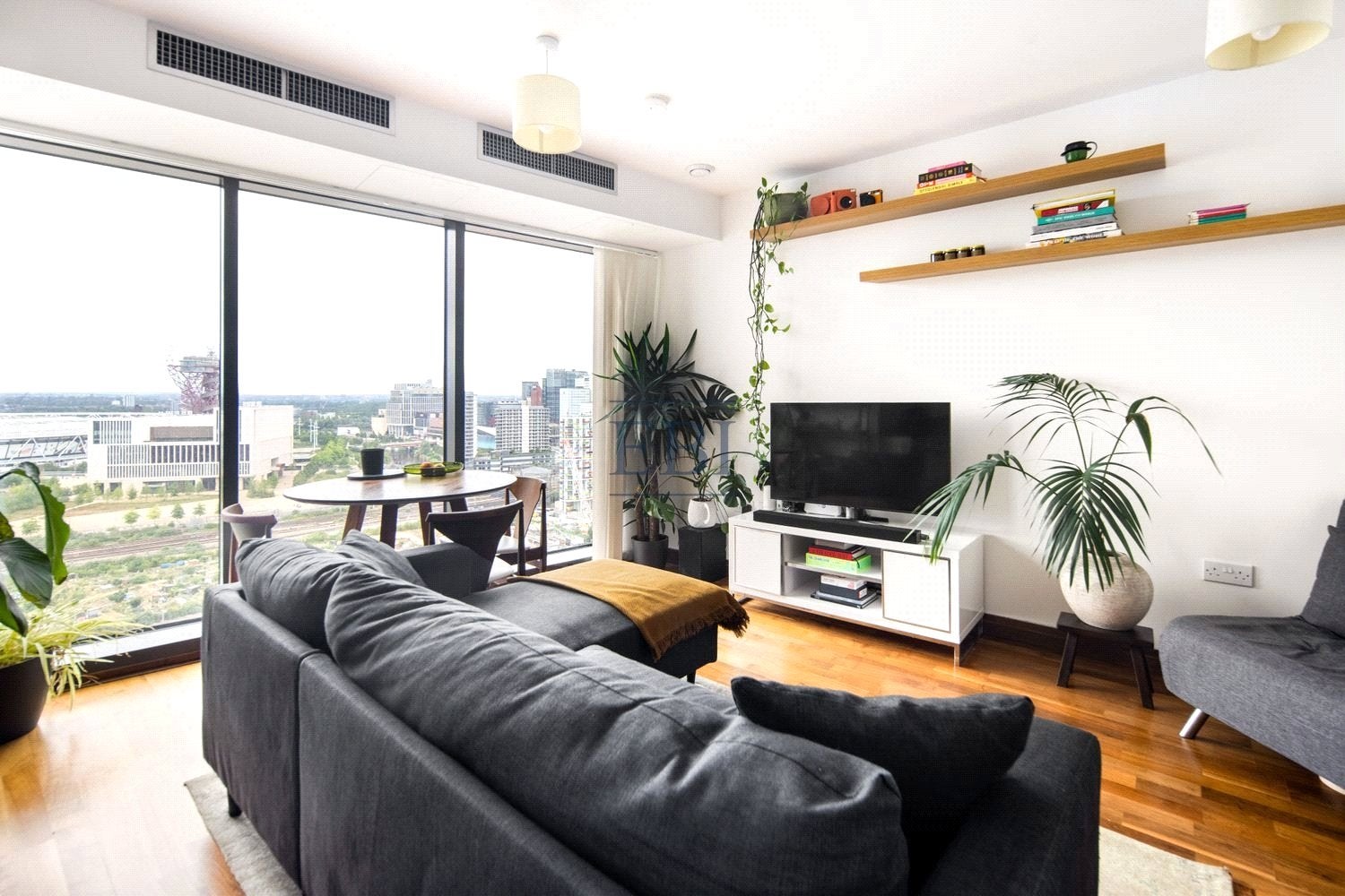 Flat Woodberry Down in Greater London
